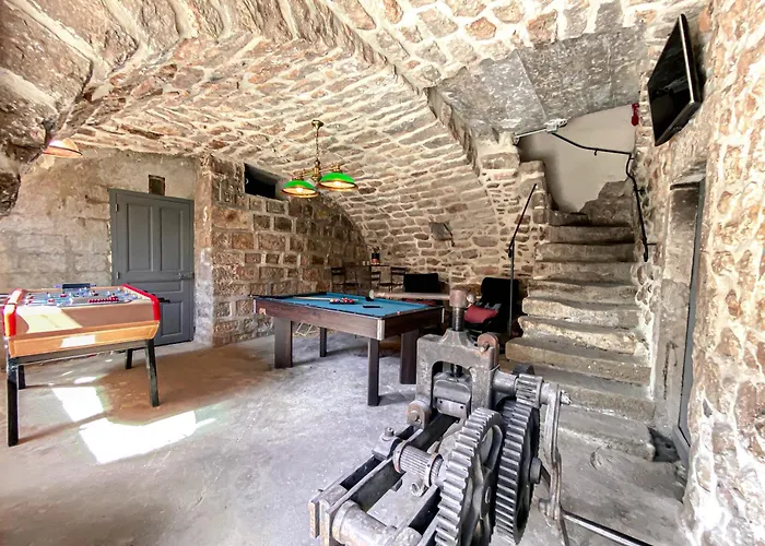 Auberge De La Tour De Brison