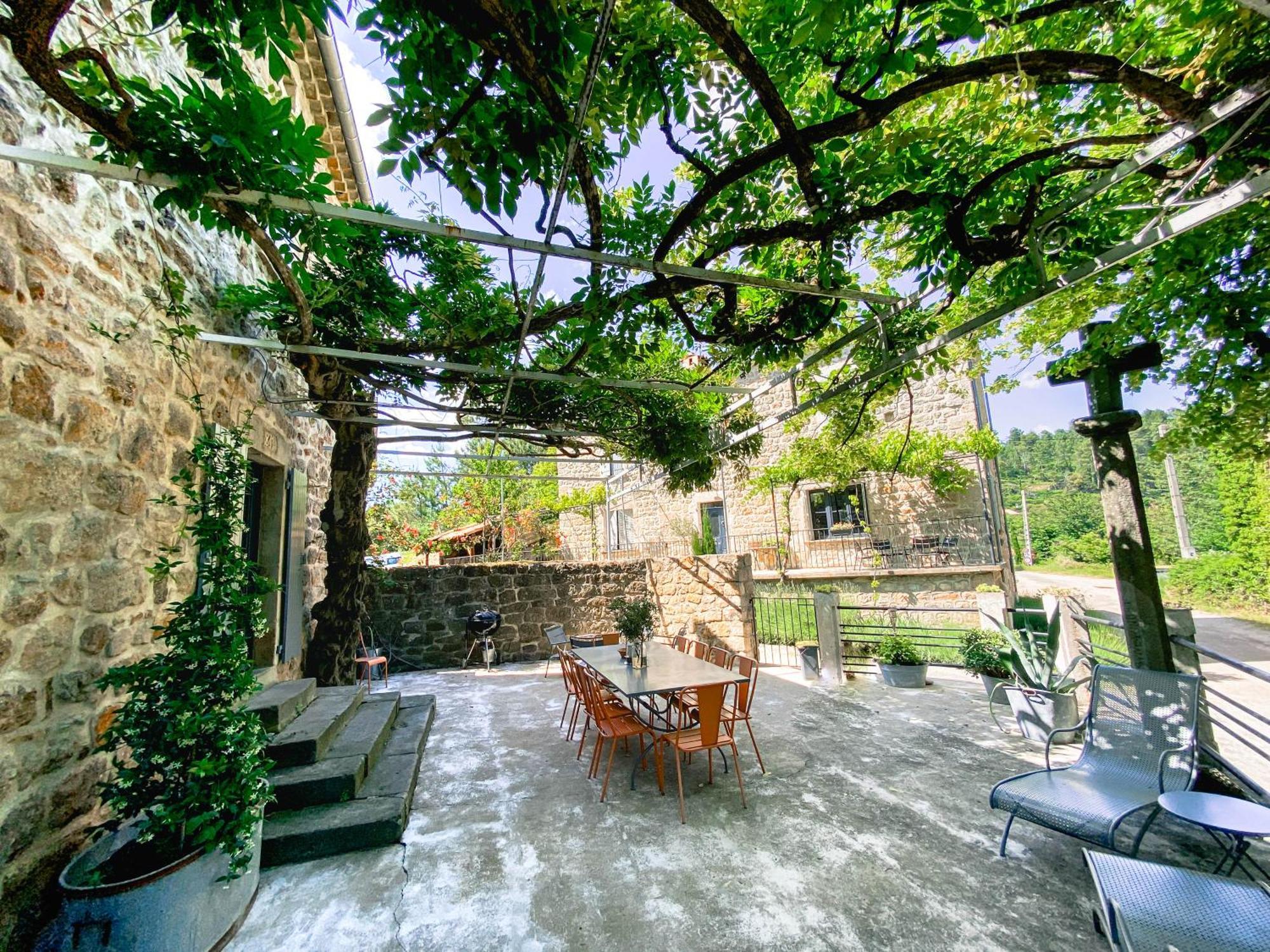 Hotel De La Tour De Brison 3*