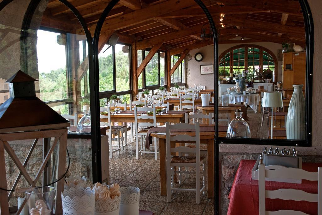 Hotel De La Tour De Brison 3*