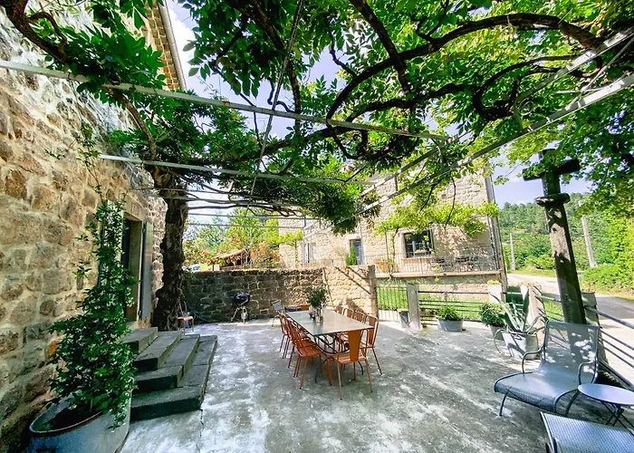 Auberge De La Tour De Brison